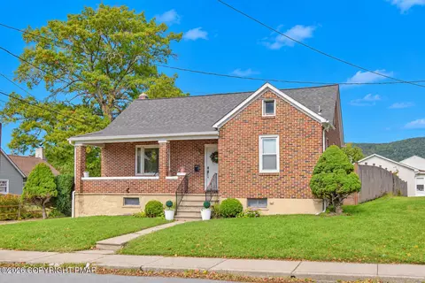 64 Dante St, Roseto, PA 18013