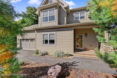 1525 Assembly Lodge Ln, Pocono Pines, PA 18350