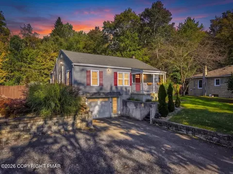 105 Periwinkle Ln, Stroudsburg, PA 18360