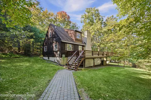 7146 Moss Dr, Swiftwater, PA 18370