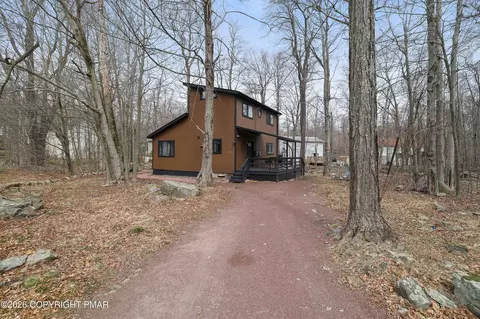 2946 Vera Ct, Tobyhanna, PA 18466