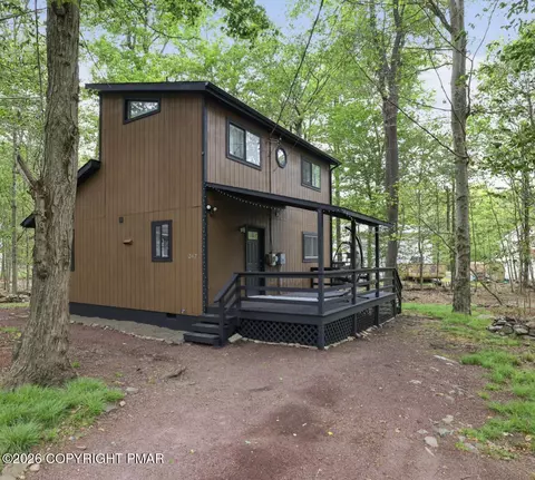 2946 Vera Ct, Tobyhanna, PA 18466