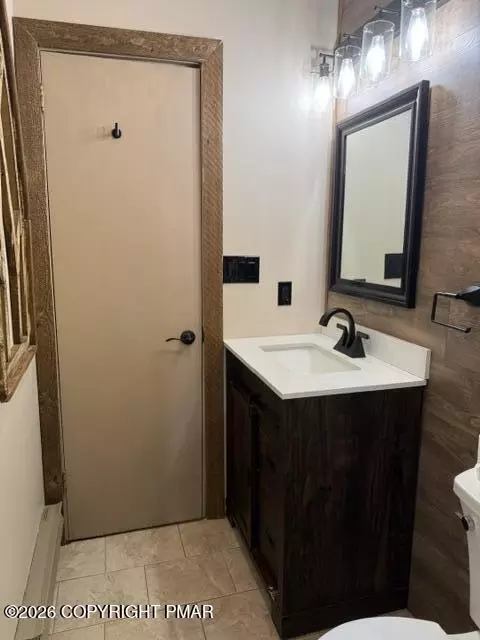 Bath - 5995 Decker Rd, Bushkill, PA 18324 photo 1 of 2