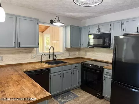 Kitchen - 5995 Decker Rd, Bushkill, PA 18324 photo 1 of 2