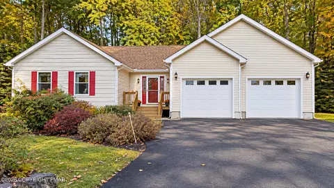 401 Underhill Dr, Tamiment, PA 18371