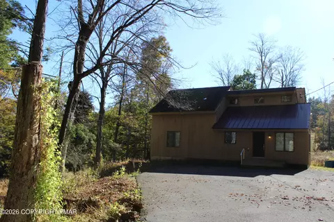 334 Clubhouse Dr, East Stroudsburg, PA 18302