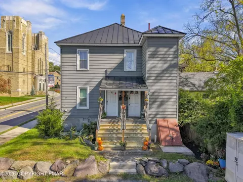 69 Ridgeway St, East Stroudsburg, PA 18301