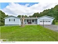 621 Post Hill Rd, Henryville, PA 18332