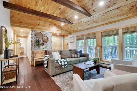 2034 Lehigh Dr, Pocono Lake, PA 18347