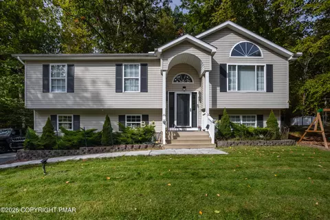 1111 Hunters Woods Dr, East Stroudsburg, PA 18301