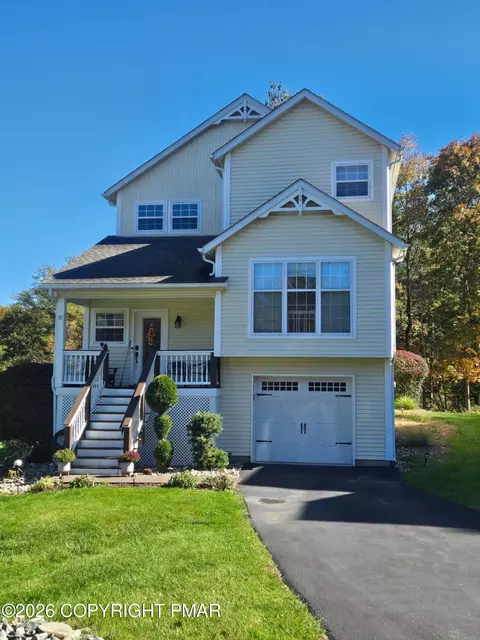 240 Hawthorne Village Ct, East Stroudsburg, PA 18302