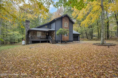 197 Tall Oak Dr, Pocono Lake, PA 18347