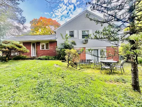2 Cannoneer Cir, Chadds Ford, PA 19317