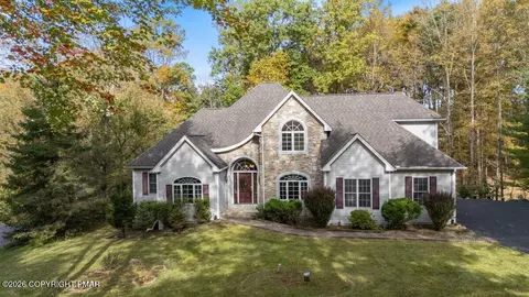 608 Washington Xing, East Stroudsburg, PA 18301