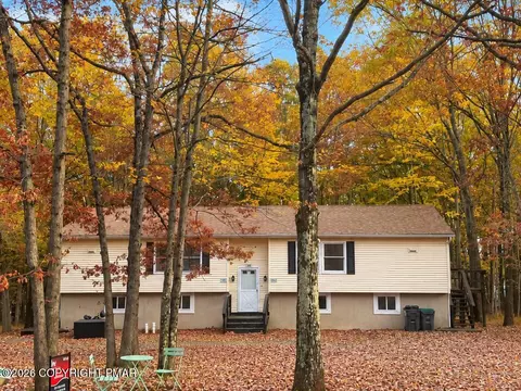 28 Mountain Dr, Mount Pocono, PA 18344