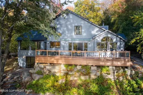 67 Lakeview Timbers Dr, Gouldsboro, PA 18424