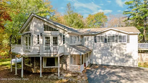 618 S Old Stage Rd, Albrightsville, PA 18210