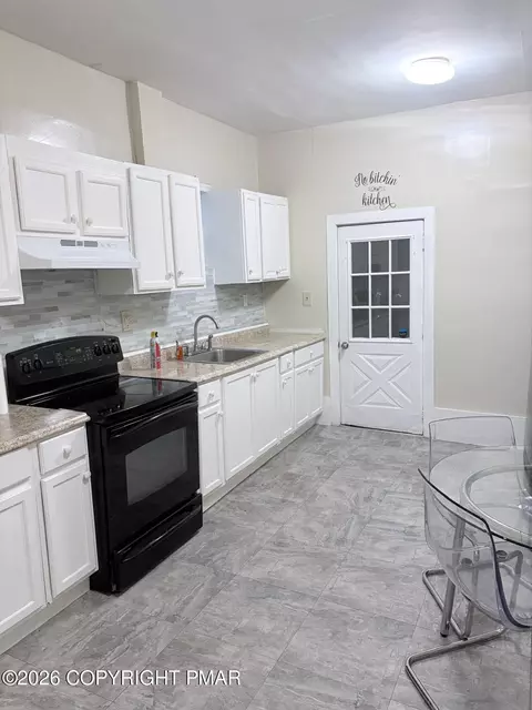 215 W Coal St, Shenandoah, PA 17976