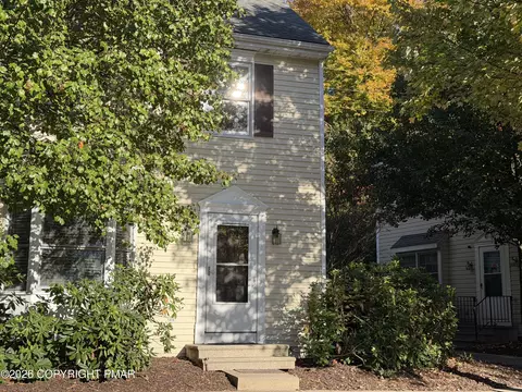 116 Eaglesmere Cir, East Stroudsburg, PA 18301