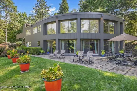 1312 N Abington Rd, Waverly Township, PA 18414