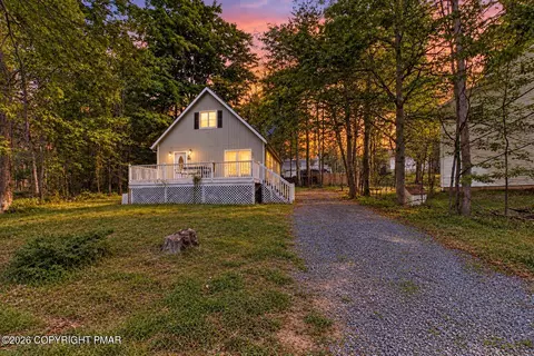 2027 Skyview Ter, Tobyhanna, PA 18466