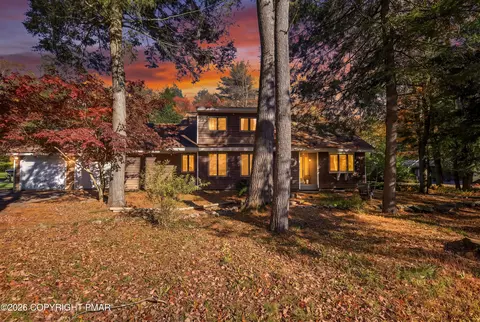 3255 Red Maple Ln, Pocono Pines, PA 18350