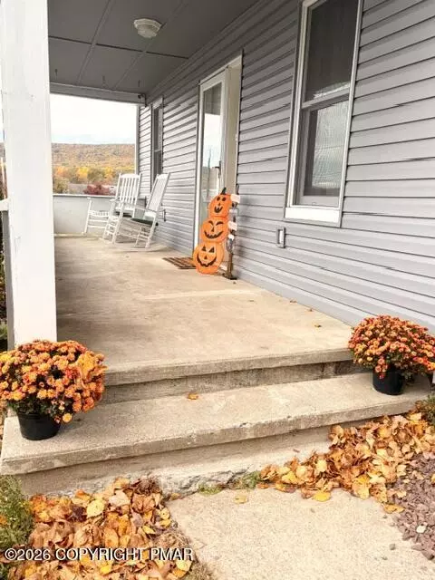 38 W 2nd St, Wind Gap, PA 18091