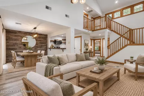 142 Pine Ct, Tannersville, PA 18372