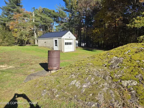 Exterior - 111 Garris Pl, Bushkill, PA 18324 photo 4 of 12