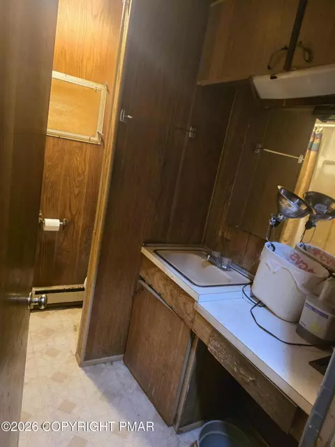 Bath - 111 Garris Pl, Bushkill, PA 18324 photo 1 of 3