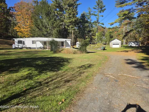 Exterior - 111 Garris Pl, Bushkill, PA 18324 photo 10 of 12