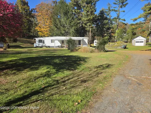 Exterior - 111 Garris Pl, Bushkill, PA 18324 photo 11 of 12