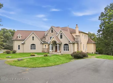 136 Artist Trail Ln, East Stroudsburg, PA 18301