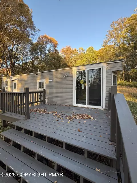 1109 Brown Bear Trl, Gouldsboro, PA 18424