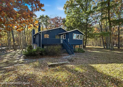 100 Cabin Ct, Milford, PA 18337
