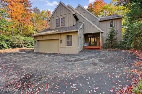 127 Halfmoon Rd, Pocono Pines, PA 18350