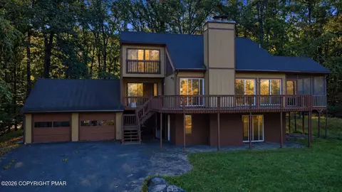 334 Somerset Dr, East Stroudsburg, PA 18301