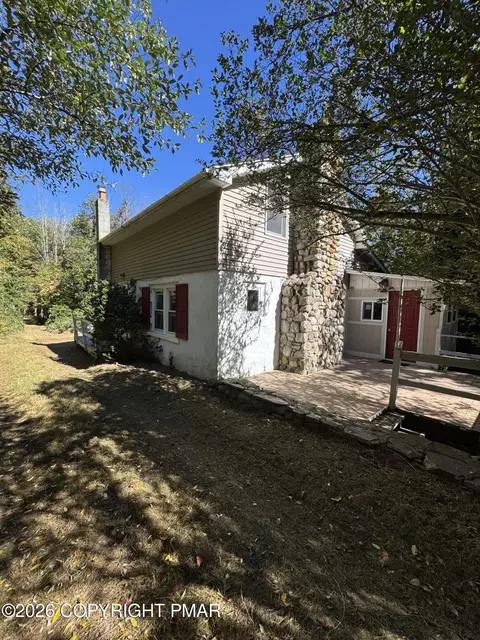 144 Farview Rd, Dingmans Ferry, PA 18328
