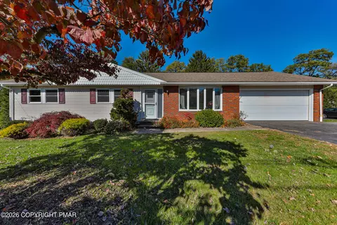 110 Cedarwood Dr, Wilkes Barre, PA 18702