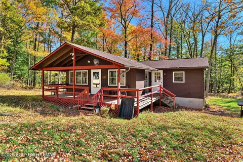 3861 Lumberjack Dr, East Stroudsburg, PA 18302
