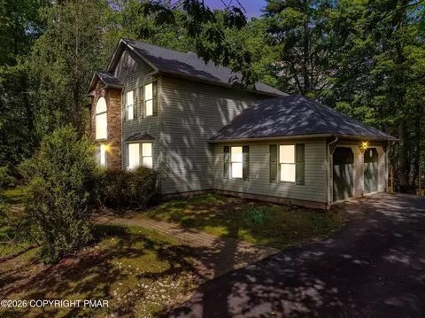 3156 Greenbriar Dr, East Stroudsburg, PA 18301