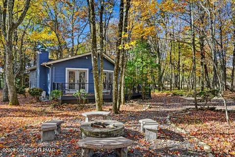 16 Bear Ln, Jim Thorpe, PA 18229