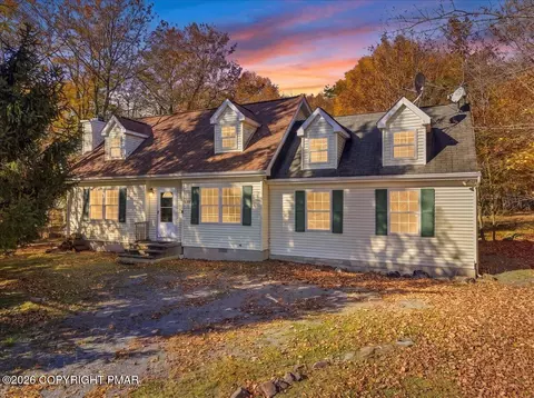 8404 Porcupine Dr, Tobyhanna, PA 18466
