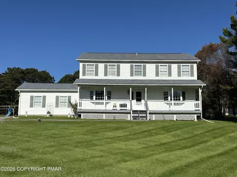 285 Mcnamara Ln, Tobyhanna, PA 18466