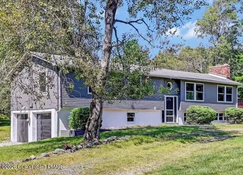 486 Clearview Dr, Long Pond, PA 18334