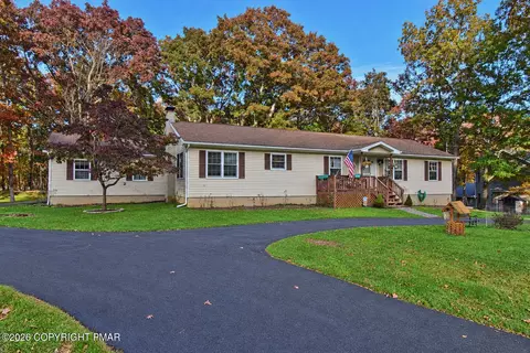 121 Chamberlain Dr, East Stroudsburg, PA 18302