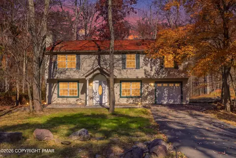 1201 Hunters Woods Dr, East Stroudsburg, PA 18301