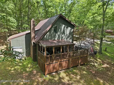 677 Clubhouse Dr, East Stroudsburg, PA 18302