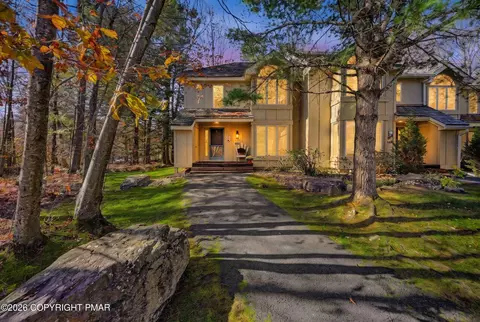 511 Rondaxe Ln, Pocono Pines, PA 18350