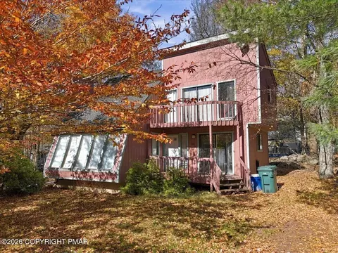 7646 Rainbow Dr, Tobyhanna, PA 18466
